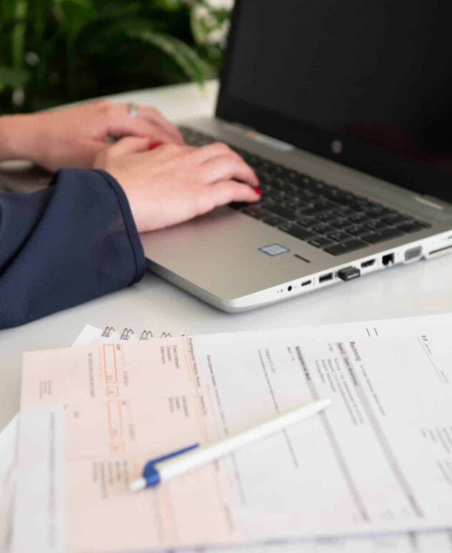 Kundendienst-Stromrechnung-retuschiert-633x775