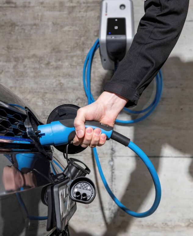 Elektromobilitaet-Elektroladestecker-633x775