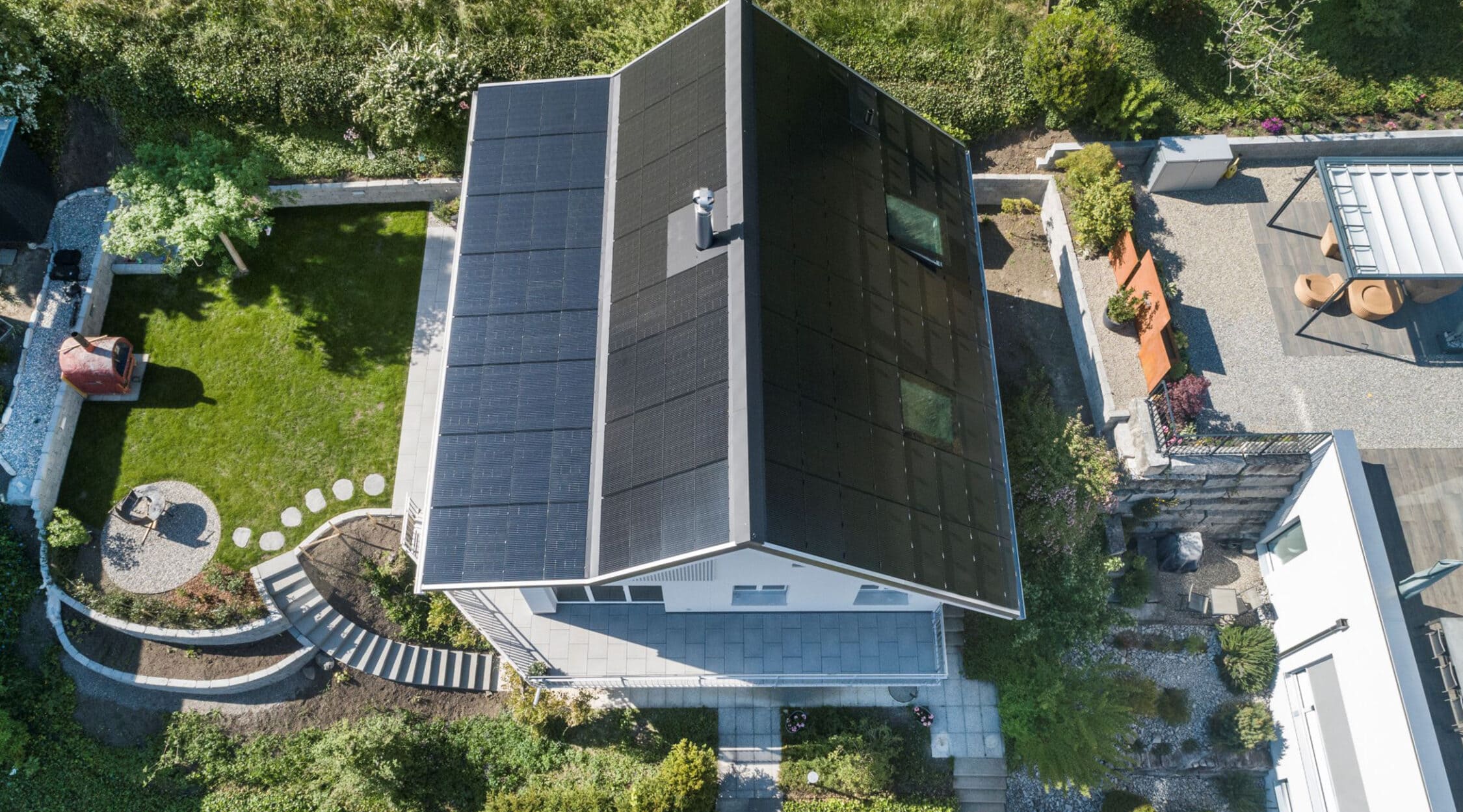 Photovoltaik-Indachanlage-2250x1250