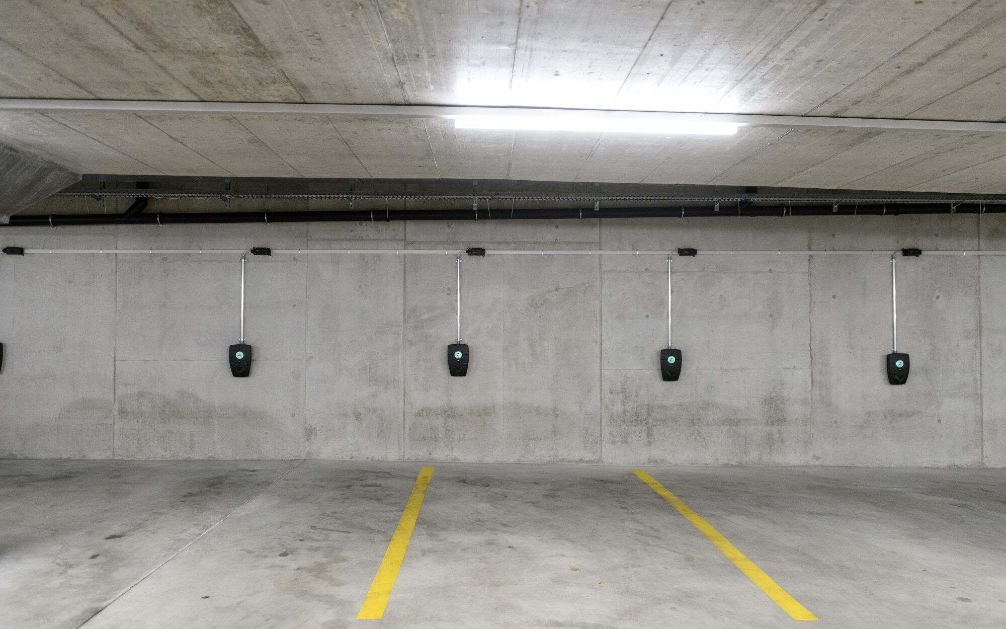 1022-8388_k-2000x1250