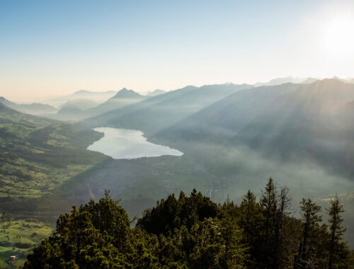 background_ueberuns-500x380