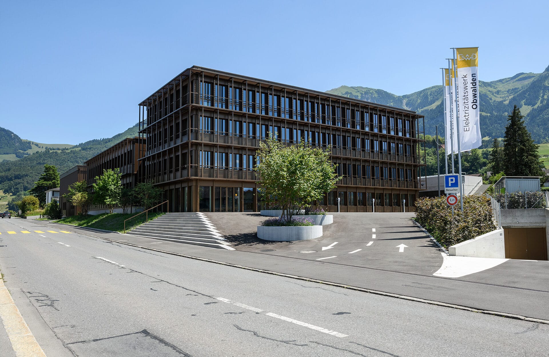 EWO-Hauptgebaeude-Aussenansicht-1-1920x1250
