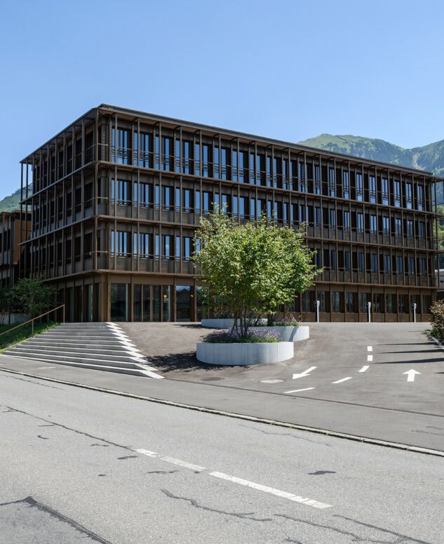 EWO-Hauptgebaeude-Aussenansicht-1-633x775