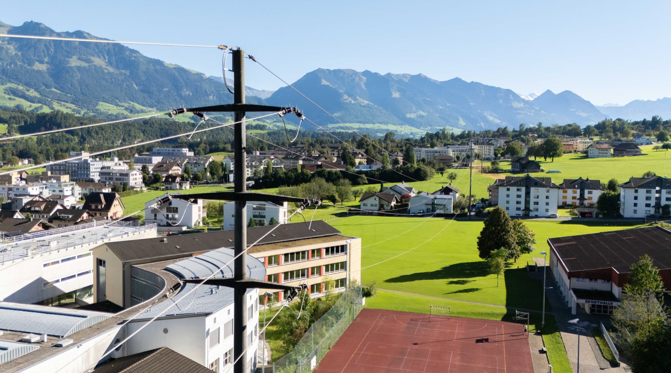 50-Kilovolt-Leitung-Schulareal-2250x1250